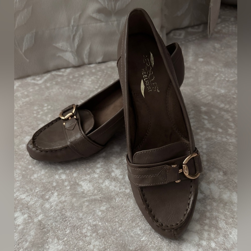 Aerosoles Heelrest Gray Brown Pumps with approx 2.5-3in chunky heels Size 6